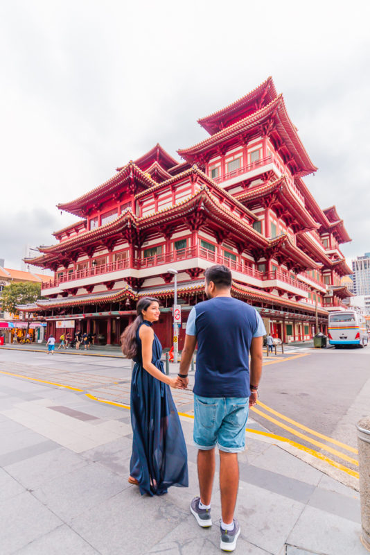 A couple posing in front of Buddha Tooth relic temple in Singapore which is one of the best singapore instagram spots